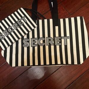 2 PC VICTORIA'S SECRET STRIPED CANVAS TOTE + WRISTLET WEEKENDER TRAVEL BEACH BAG
